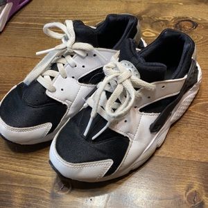 Nike hurache kids size 1. Minimal wear